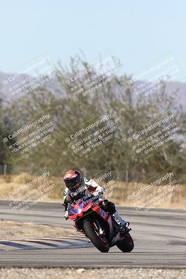 media/Dec-01-2025-Moto Forza (Mon) [[2daa91e15f]]/3-Beginner Group/Session 3 (Turn 3)/